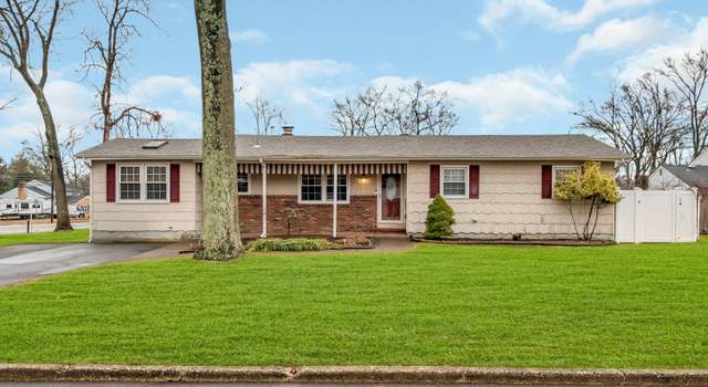Photo of 25 Oak Leaf Ln, Toms River, NJ 08755