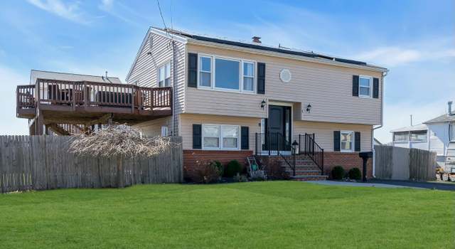 Photo of 1 Pinehurst Ave, Port Monmouth, NJ 07758