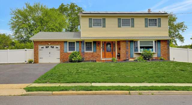 Photo of 18 Taunton Dr, Howell, NJ 07731