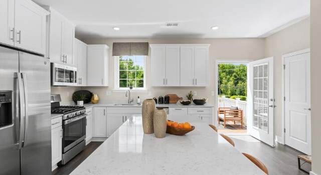 Photo of 4 Primrose Ct, Englishtown, NJ 07726