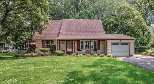 Photo of 10 Patterson Ln, Manalapan, NJ 07726