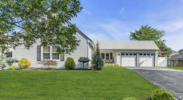 Photo of 8 Blueberry Path, Howell, NJ 07731
