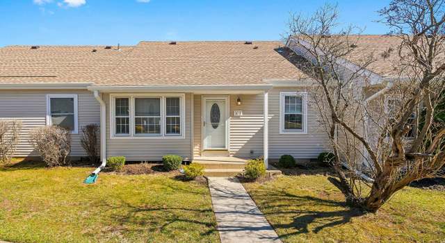 Photo of 110 Henley Ct Unit B, Freehold, NJ 07728