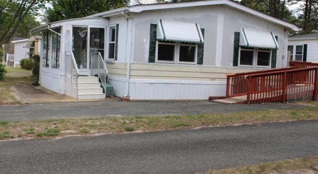 Photo of 5 Parrot Ct, Whiting, NJ 08759