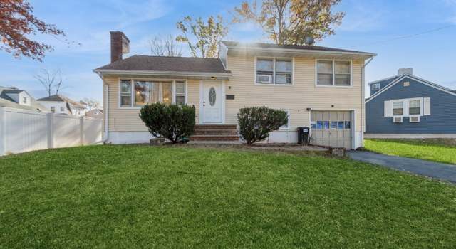 Photo of 8 Forest Brook Dr, North Plainfield, NJ 07060