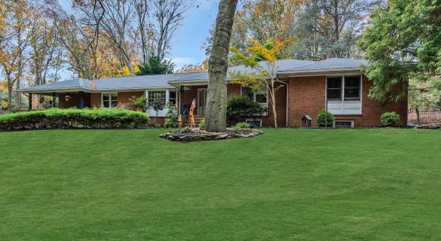 Photo of 3 Glenwood Rd, Colts Neck, NJ 07722