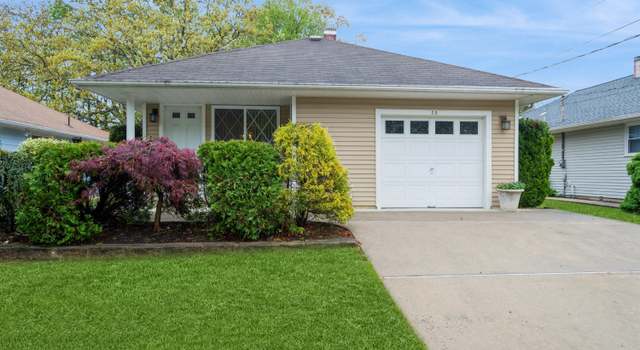 Photo of 20 Mount Matterhorn Ln, Toms River, NJ 08753