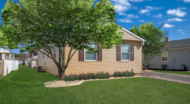 Photo of 7 Tropicana Ct, Toms River, NJ 08757