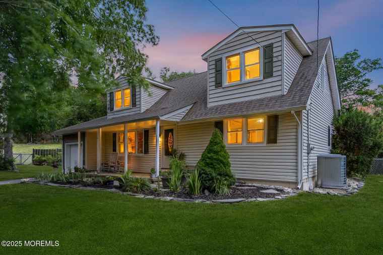 Photo of 4 Dauphin Ct Toms River, NJ 08753