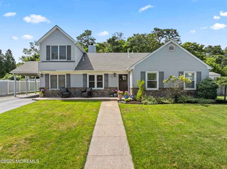 Photo of 102 Oak Glen Rd Toms River, NJ 08753