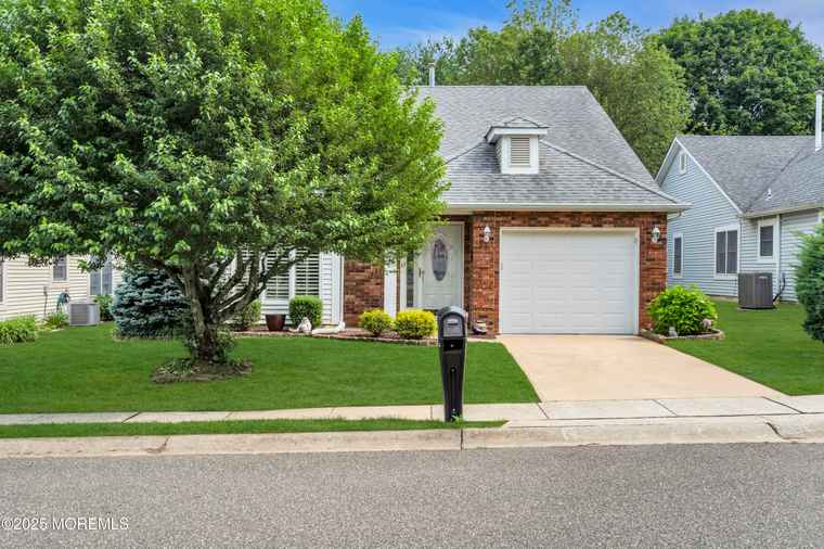 Photo of 1449 Burr Oak Rd Toms River, NJ 08755