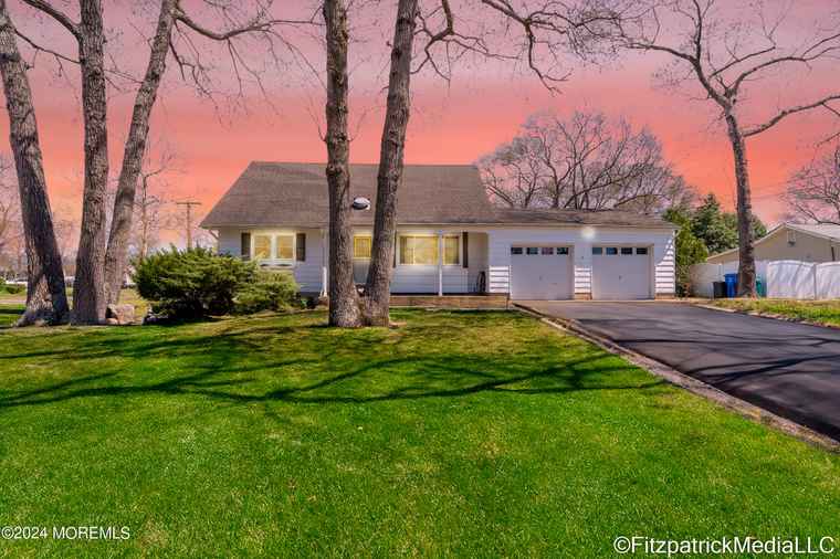 Photo of 85 Beechtree Dr Toms River, NJ 08753