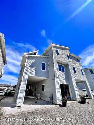 EHT, NJ, resident has massive Atlantic City Surf collection