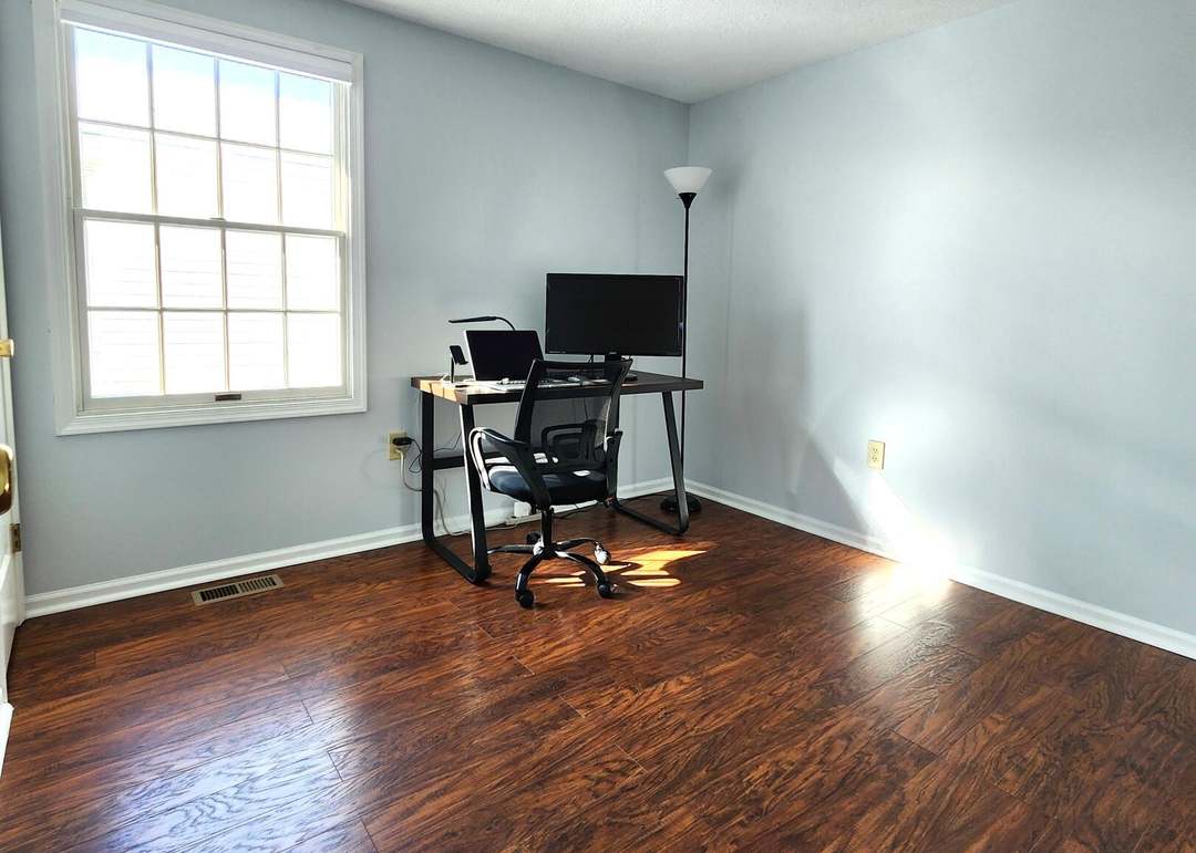 16 Pine Tree Ln, Manalapan, NJ 07726