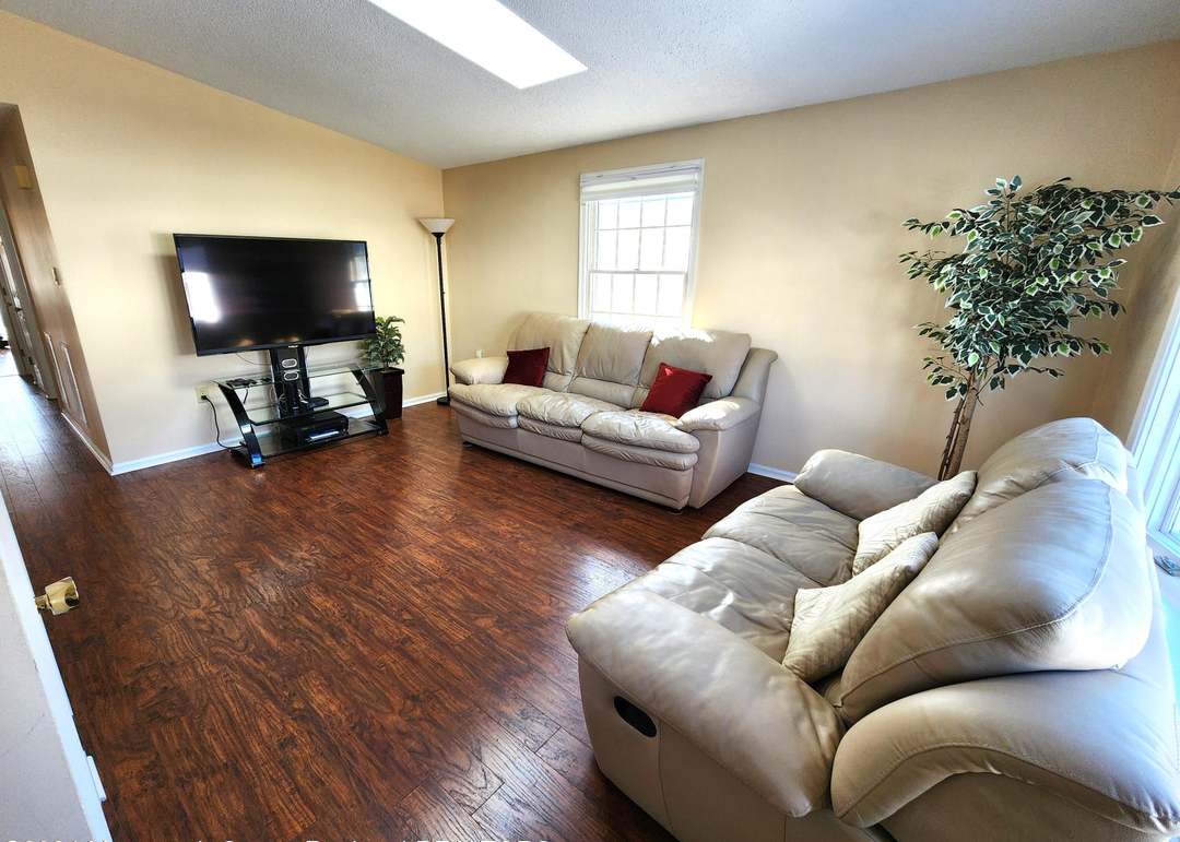 16 Pine Tree Ln, Manalapan, NJ 07726