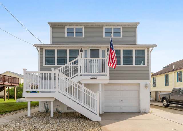 Property at 735 W Maple Ave, West Wildwood, NJ 08260, 7 beds, 2 baths