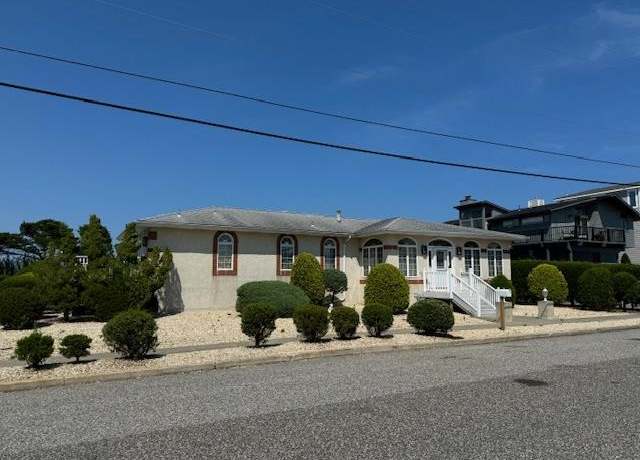 Property at 585 7th St, Avalon, NJ 08202, 4 beds, 2 baths