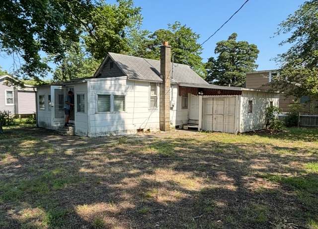 Property at 205 E Bates Ave, Villas, NJ 08251, 2 beds, 1 bath