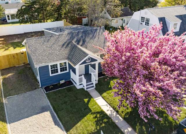 Property at 220 Hollywood Ave, Villas, NJ 08251, 3 beds, 2 baths