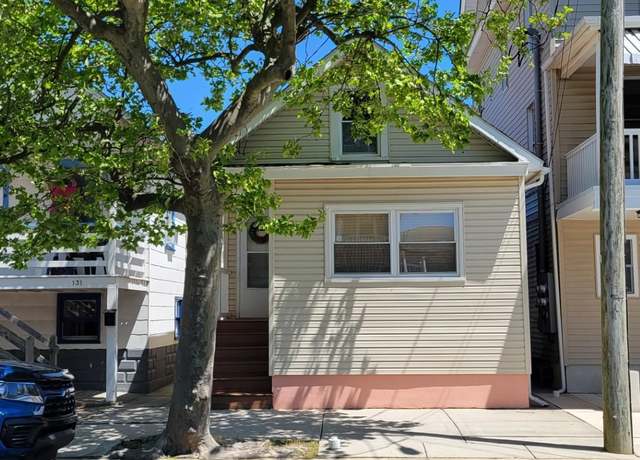 Property at 141 E Youngs Ave, Wildwood, NJ 08260, 3 beds, 1.5 baths