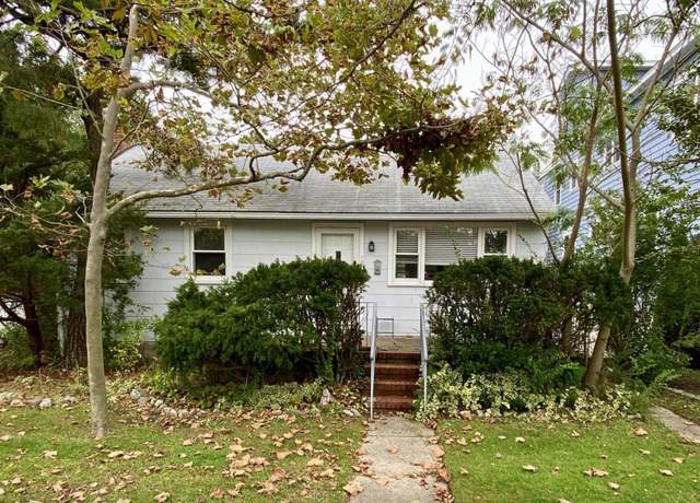 Property at 161 24th St, Avalon, NJ 08202, 3 beds, 1.5 baths