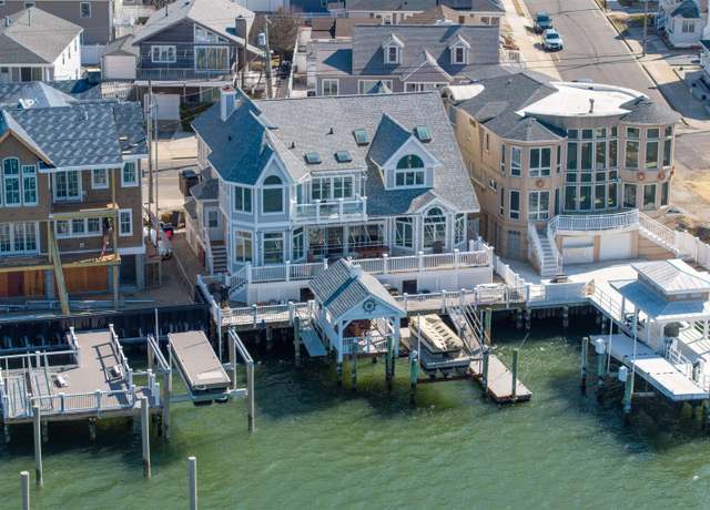 Property at 6612 Park Blvd, Wildwood Crest, NJ 08260, 4 beds, 3 baths