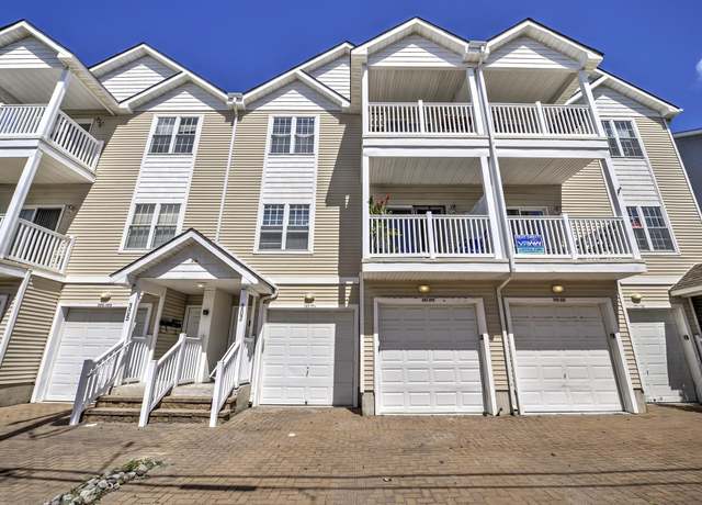 Property at 307 E Poplar Ave, Wildwood, NJ 08260, 4 beds, 3 baths