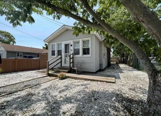 Property at 108 W Pacific Ave, Villas, NJ 08251, 2 beds, 1 bath