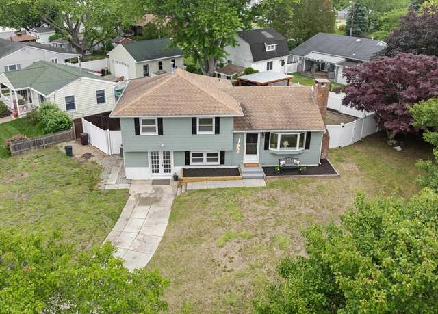 Property at 121 Roslyn Ave, North Cape May, NJ 08204, 4 beds, 2 baths
