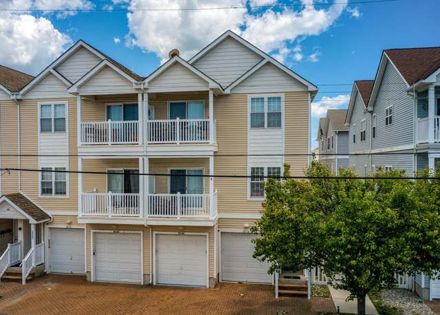 Property at 309 E poplar Ave, Wildwood, NJ 08260-5253, 4 beds, 3 baths