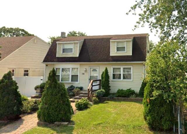 Property at 110 Oakdale Ave, Villas, NJ 08251, 4 beds, 2 baths