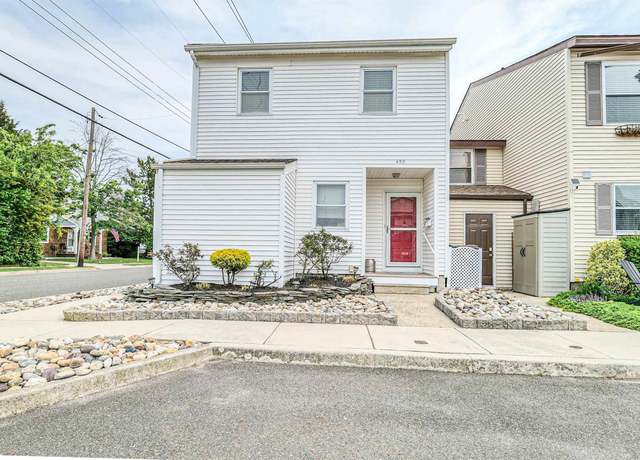 Property at 400 Berkshire Dr, Ventnor, NJ 08406, 3 beds, 2.5 baths