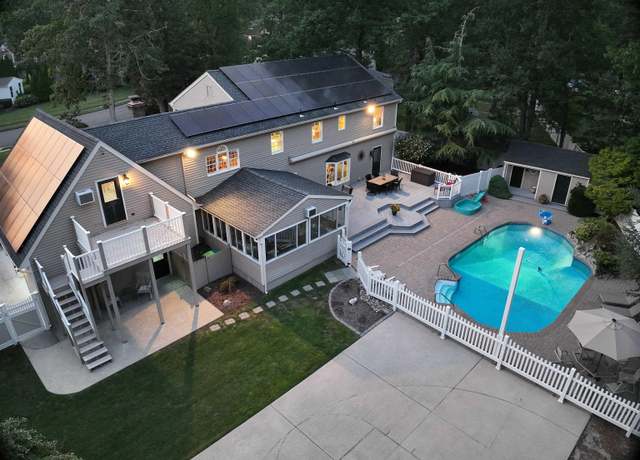 Property at 316 Knollwood Dr, Egg Harbor Township, NJ 08234, 4 beds, 2.5 baths