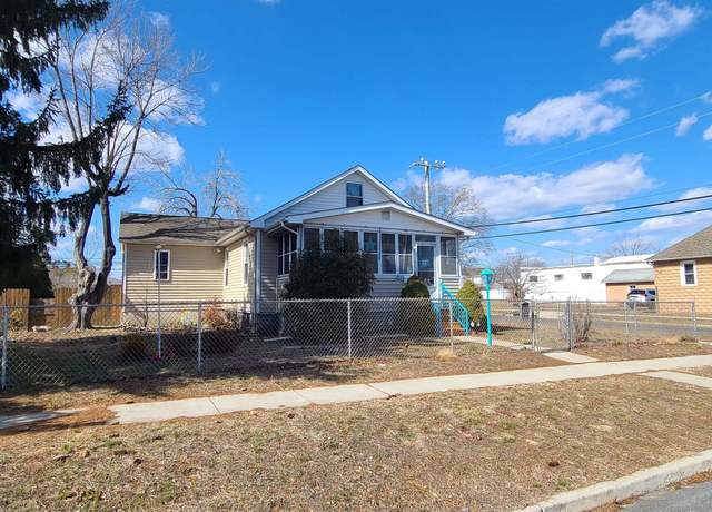 Property at 557 Cincinnati Ave, Egg Harbor City, NJ 08215, 2 beds, 2 baths