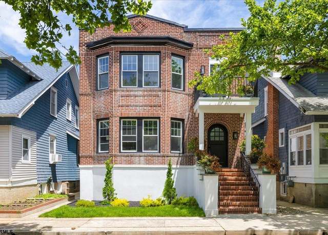 Property at 23 N Vassar Sq #Upstairs, Ventnor, NJ 08406, 3 beds, 2 baths