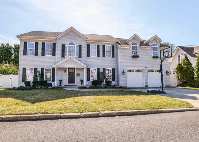 Property at 17 Berkley St, Linwood, NJ 08221, 4 beds, 2.5 baths