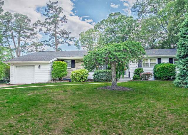 Property at 9 Cordova Dr, Absecon, NJ 08201, 3 beds, 2 baths
