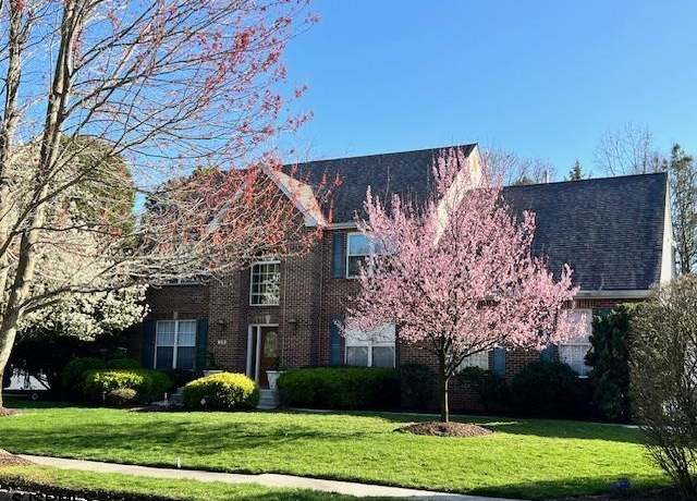 Property at 20 Devon Dr, Egg Harbor Township, NJ 08234, 4 beds, 2.5 baths