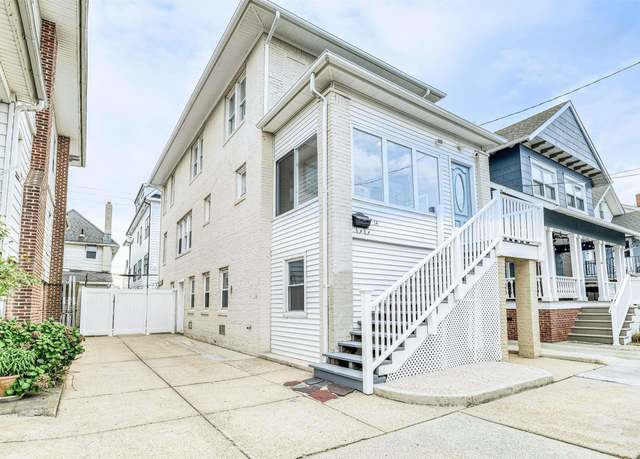 Property at 14 N Vassar Sq, Ventnor, NJ 08406, 3 beds, 2 baths