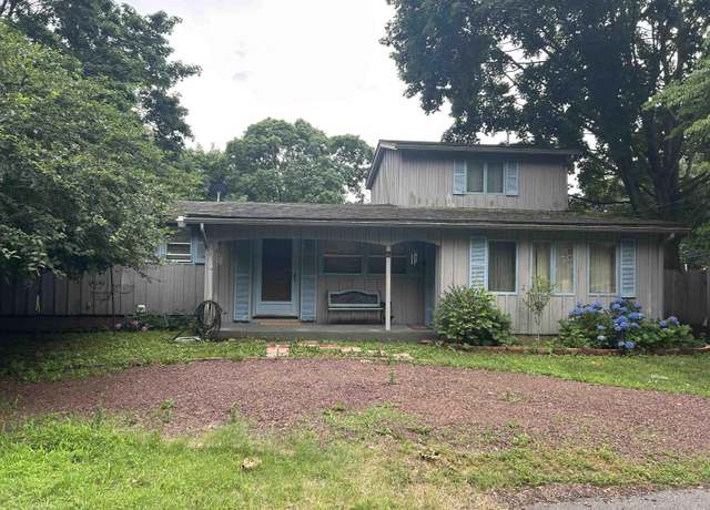 Property at 4 Robin Rd, Egg Harbor Township, NJ 08234, 4 beds, 3 baths