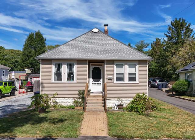 Property at 3 Stone Cir, Absecon, NJ 08201-0000, 3 beds, 2 baths