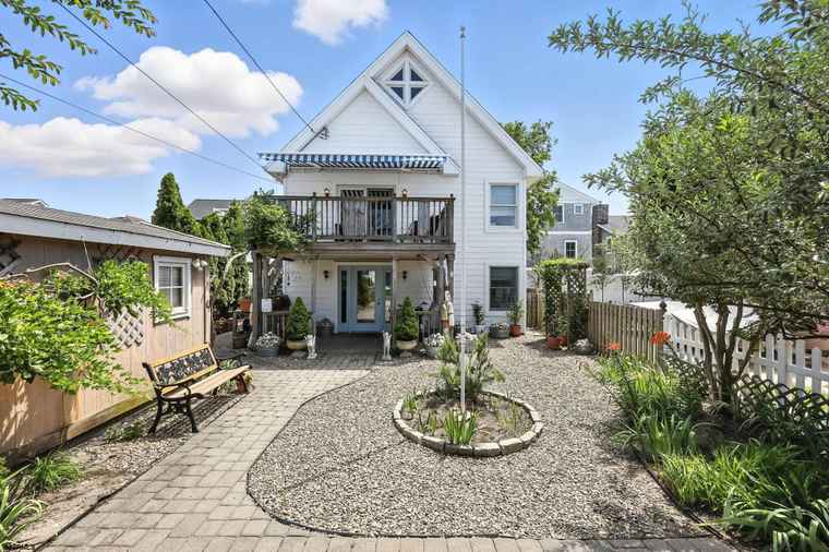 Photo of 319 E Seaspray Rd Rd Ocean City, NJ 08226
