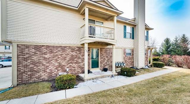 Photo of 147 Commons Cir, Saline, MI 48176