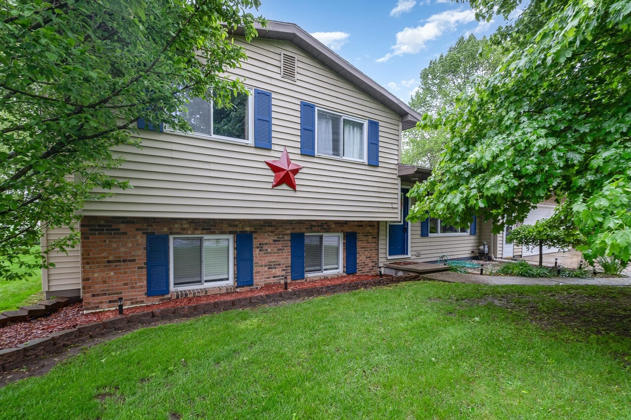 4719 Myra Lee Dr, Auburn, MI 48611