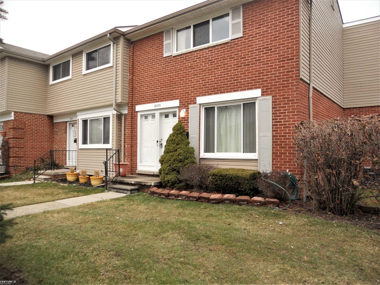 8209 Farnum, Warren, MI 48093 MLS 50104198 Redfin