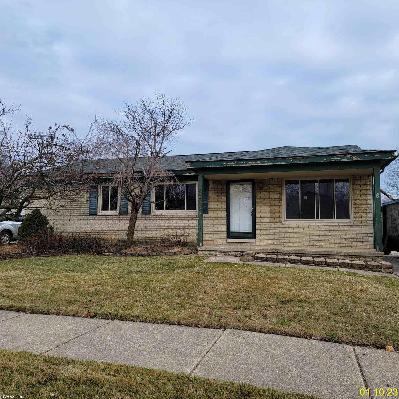 32346 Sheffield, Fraser, MI 48026 | MLS# 50100386 | Redfin