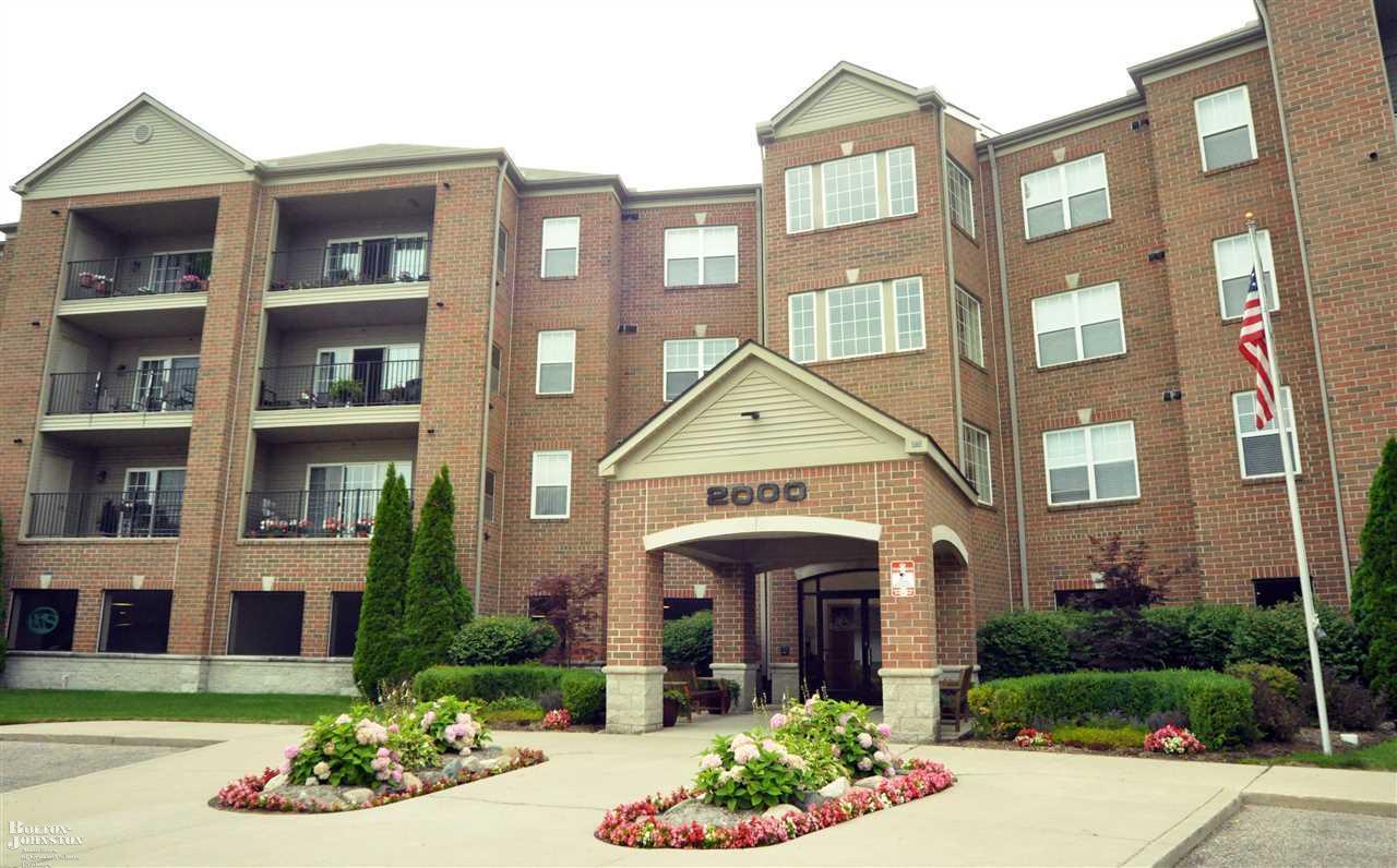 2206 Country Club Dr 16, Saint Clair Shores, MI 48082 MLS 31355511