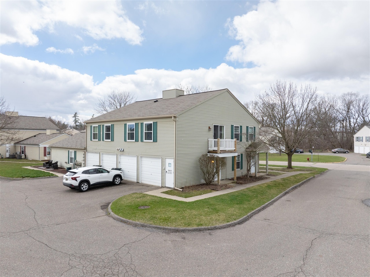 3228 Birchcreek Ct, Lake Orion, MI 48360 | MLS# 70398610 | Redfin