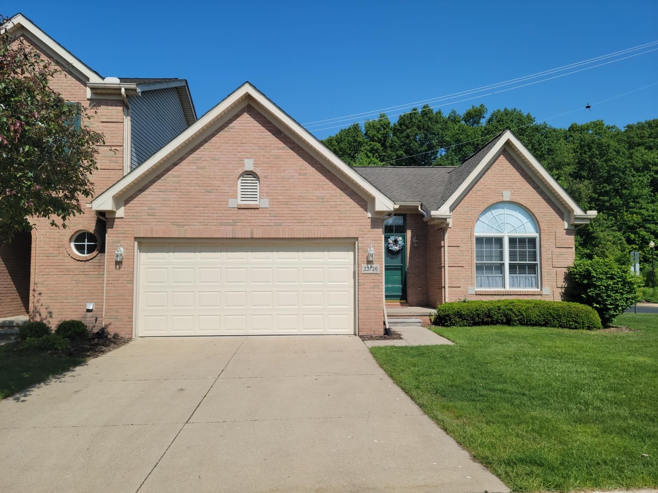 23726 W Lake Cir, Brownstown, MI 48183 MLS 50110651 Redfin