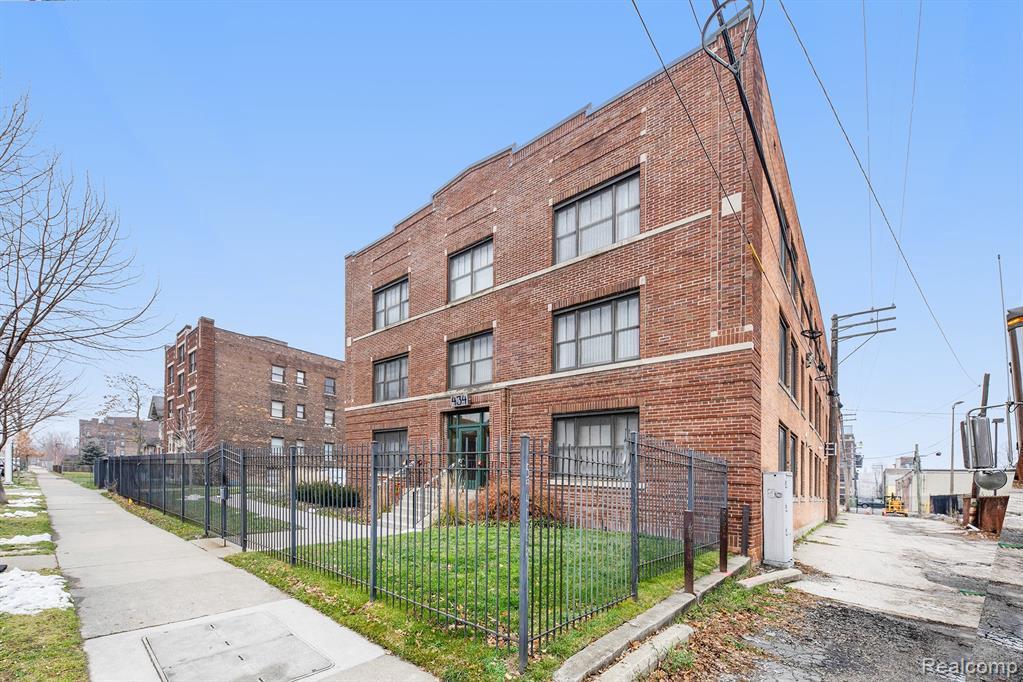 434 W Alexandrine St, Detroit, MI 48201-1754 | MLS# 40132863 | Redfin